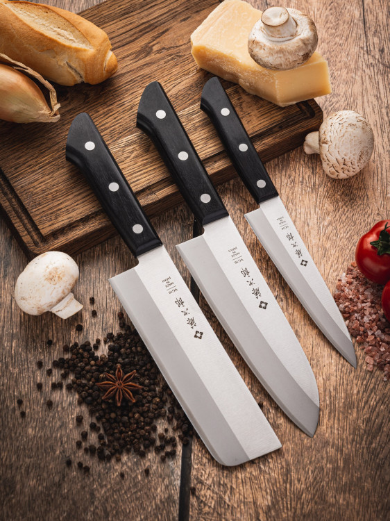 Набор из 3-х Кухонных Ножей TOJIRO GIFTSET (TBS-300), в подарочной упаковке, сталь VG-10, длина лезвия 13,5 см, 16,5 см, 17 см, заточка #8000