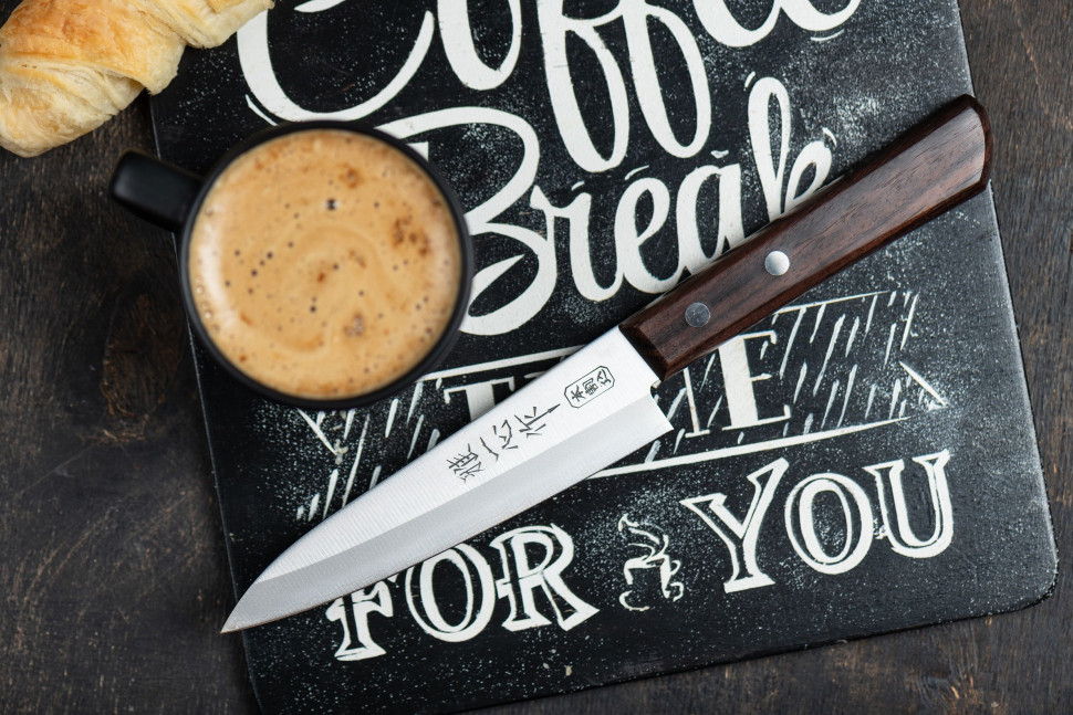 Универсальный нож Kanetsugu, длина лезвия 12,0 см, сталь AUS-8/SUS410, 3 слоя, рукоять розовое дерево, заточка #5000