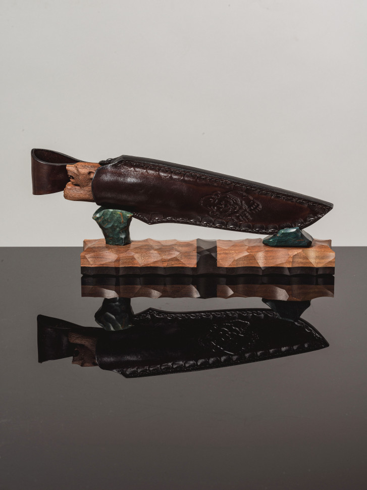 Композиция нож туристический с подставкой Ястреб Дамаск американский орех медведь