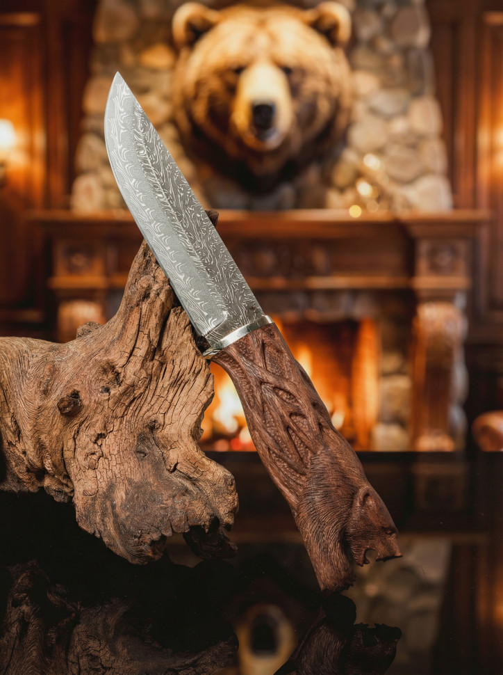 Композиция нож туристический с подставкой Ястреб Дамаск американский орех медведь